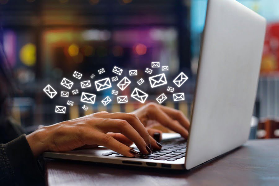 Omnichannel Marketing Programs: Definition, AdRoll Strategy, Examples, and Tips